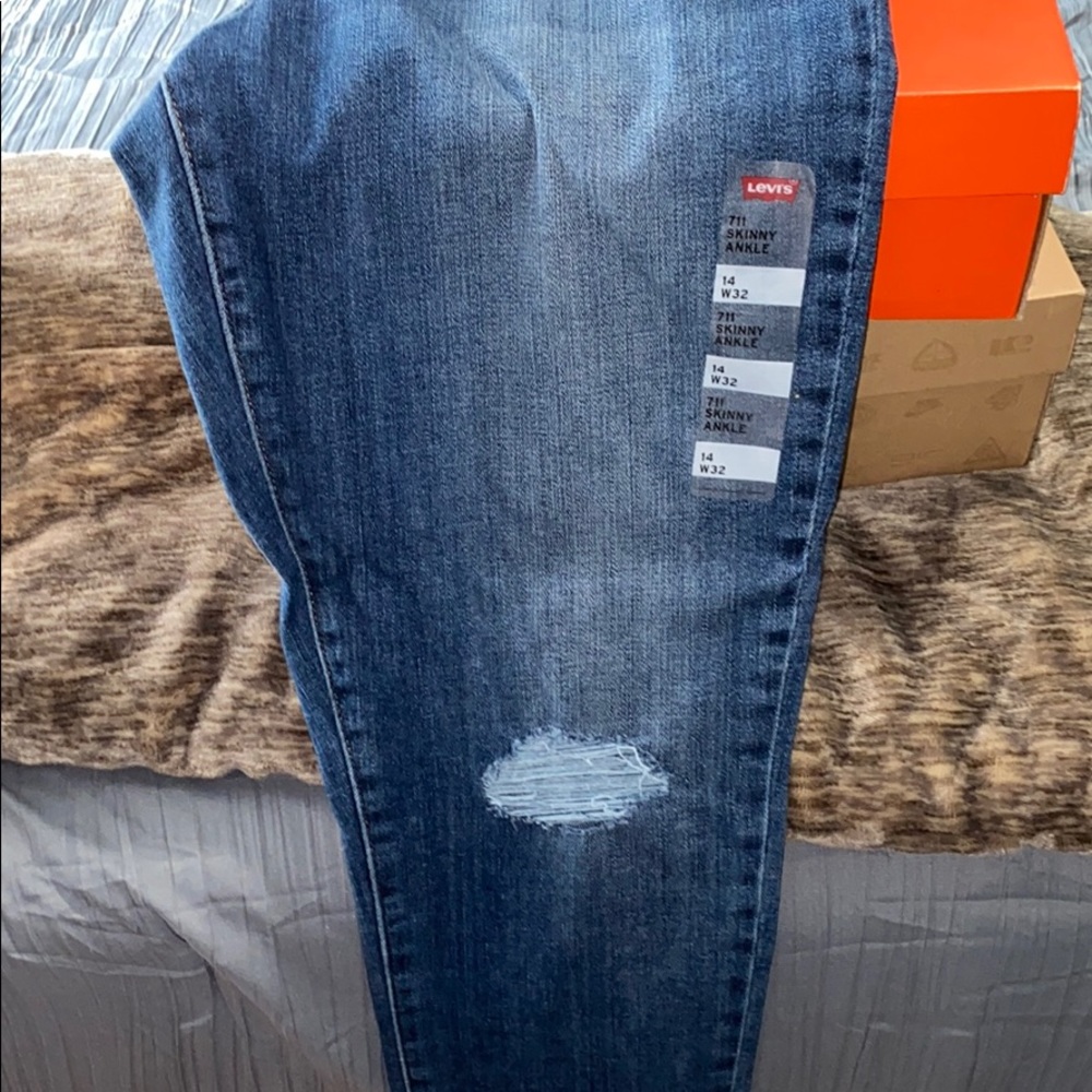 Levi women’s skinny ankle jeans